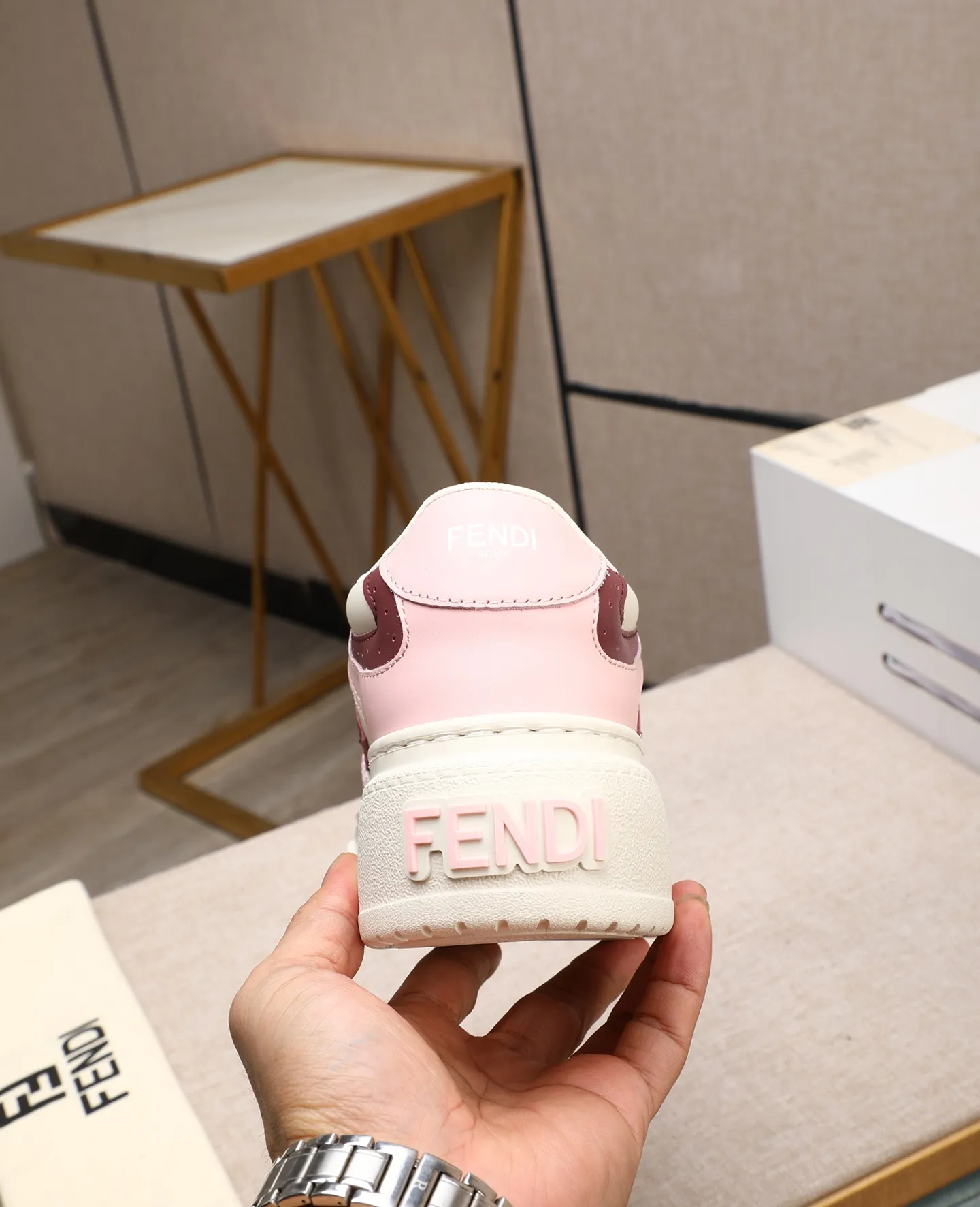 Men's shoes 💰740 Top quality Fendi Match series 25 latest colors Pendant thick sole lace casual FENDI Match lace. Made of light pink leather with white and ocher brown details. Contrast leather FF appliqué on the sides and hiking laces in white, pink and ocher brown. Thick rubber sole with oversized embossed FENDI lettering on the heel. Metal ring charm on the tongue: A small braided doll with contrasting mink fur details and gold metallic FF on the right shoe. The left shoe features a braided cord with contrasting mink double pom poms, metallic FF beads, and Pequin print pattern and logo. Upper: Original custom-made imported first-layer cowhide. Inner lining: Imported custom-made breathable mesh lining. Sole: Original open-molded ultra-light foam material. Bottom thickness: 5CM. Number of yards: women's 35-40 (custom-made 40 non-refundable).